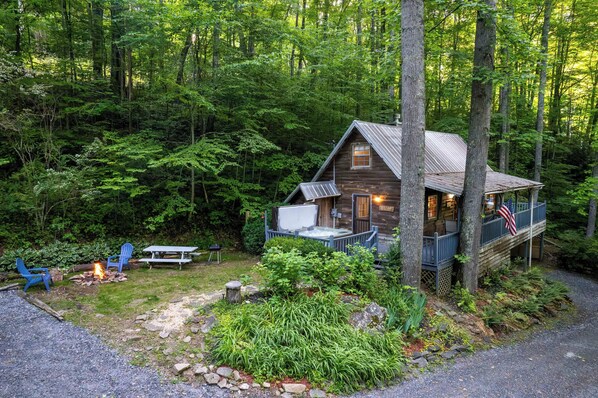 Welcome to Cabin on the Creek - The Cabin on the Creek, your cozy haven!