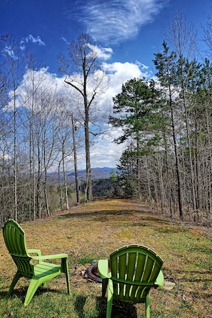 Outdoor Area - Outdoor area with mountain view