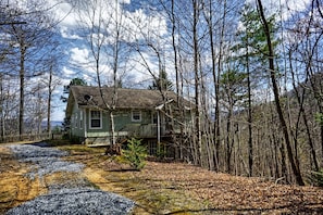 Exterior - Driveway leading to Tsali View
