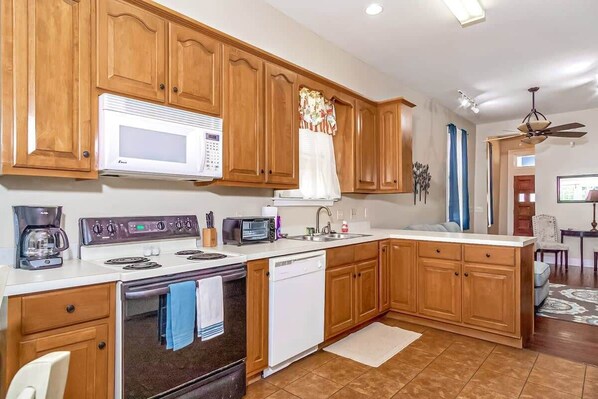 Full kitchen