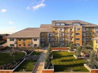 Luxury Serviced Heathrow Airport,2 Bed Apartment,Free Parking+Gym