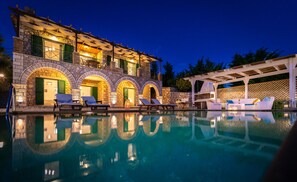 Villa Emma by night!