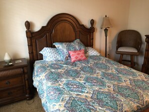 Guest bedroom queen bed 