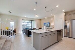 8916Sydney,WindsoratWestside_05