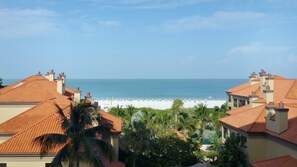 Vista para praia/oceano