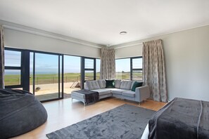 From the Master -View of the ocean, golf course, Table Mountain & Robben Island
