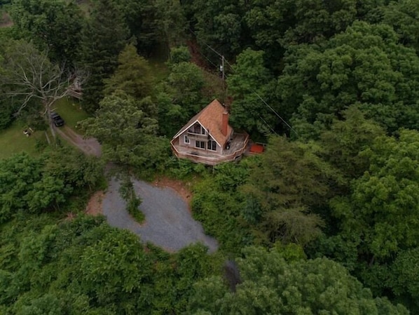 A cabin in the clouds! Discover the perfect blend of seclusion & mountain splendor at this retreat.