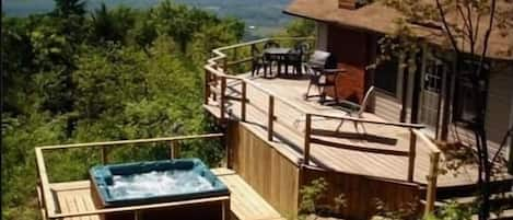 A soak above the clouds! Experience mountain living at its finest, complete with a 4-person hot tub.