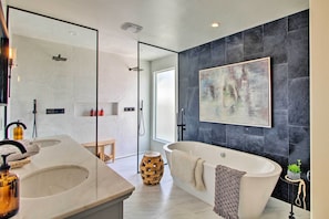 En-Suite Bathroom | Towels Provided