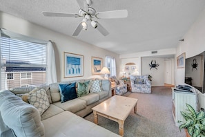 JC Resorts - Vacation Rental - Hamilton House 205 - Indian Rocks Beach – Living Room 2