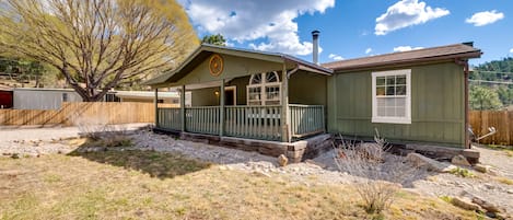 Ruidoso Vacation Rental | 3BR | 2BA | Stairs Required | 1,332 Sq Ft