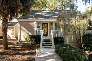 Welcome to 632 Wedgewood Villa with a private setting with golf course views