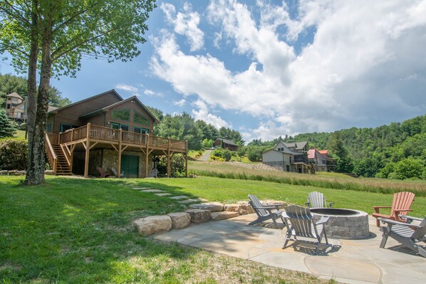 Welcome to lazy Days on the New complete with Fire Pit and on the River...