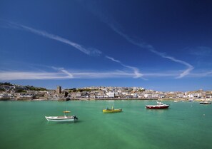 Just a 3 minute walk to St Ives harbour