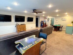Multiple TVS, Arcades, Retro gaming (Nintendo, N64, Sega, Super Nintendo), Poker table, board games and toys. Something for everyone to have a great time!