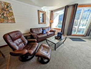 Comfortable leather furniture - Queen size pull out bed