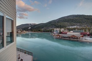 Upper level balcony overlooking the beautiful lake! #winter