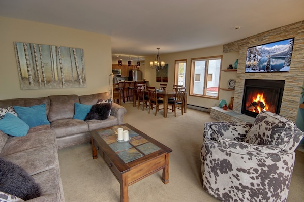 Living room with plenty of space for everyone