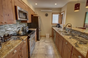 Kitchen with plenty of space to make your favorite foods