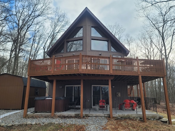 Private Family getaway with mountain top  views!
