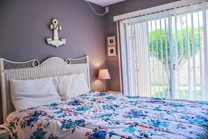 Furniture, Home Decor, Indoors, Cushion, Bed