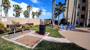 Nature,Outdoors,Yard,Grass,City