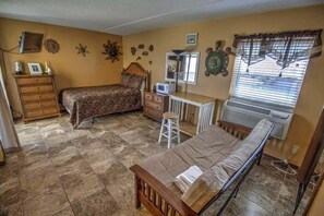 Flooring, Floor, Living Room, Indoors, Room