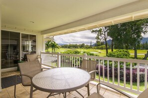 Large Lanai
Overlooking the Makai Golf Course 
