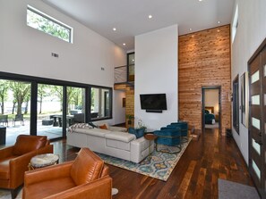 Large Great Room w/ lots of room for the family to watch movies on the 65" TV!