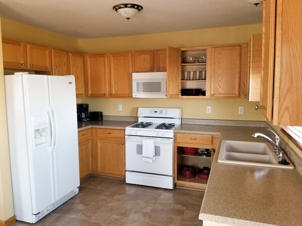 Fully stocked kitchen -- just bring the groceries!