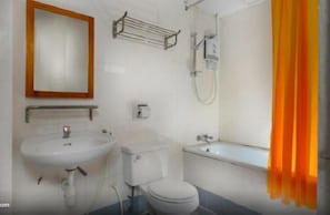 2 Bedroom Apartment with Pool View