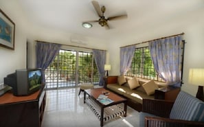 2 Bedroom Apartment with Pool View