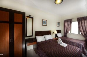 2 Bedroom Apartment with Pool View