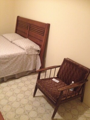 Main bedroom with queen size bed