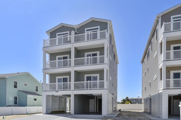 ,Front Elevation,