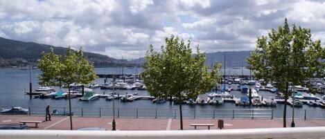 Espectaculares vista a la ría de Vigo y al paseo marítimo. 