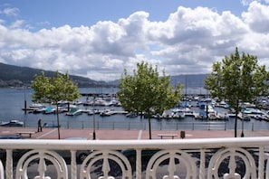 Espectaculares vista a la ría de Vigo y al paseo marítimo. 