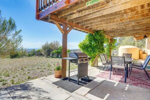 Covered Patio | Gas Grill