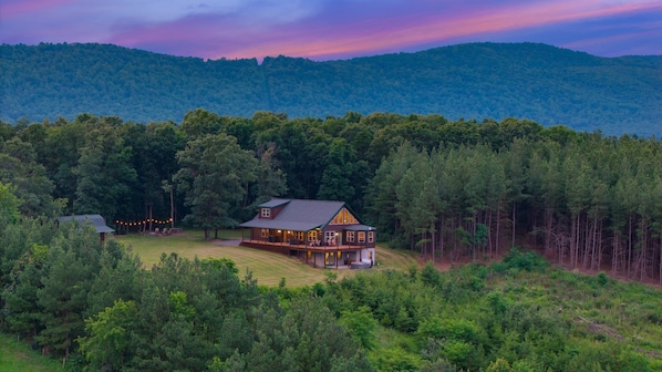 Welcome to Fulton County Resort- Your spacious, dream getaway home in paradise!