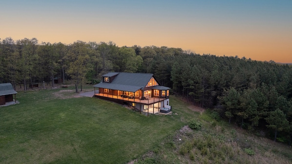 Welcome to Fulton County Resort- Your spacious, dream getaway home in paradise!