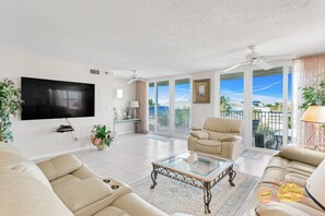 JC Resorts - Vacation Rental - Hamilton House 307 - Indian Rocks Beach - Living Room 2