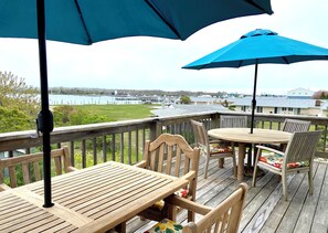 Deck dining (10 seats)