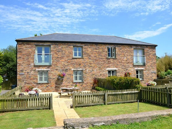 ASH & HAWTHORN COTTAGES