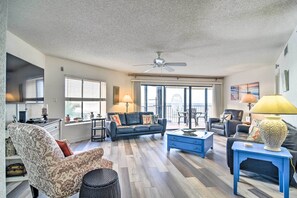Living Room | Cable TV