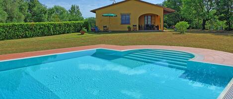 Building Exterior, Garden, Pool