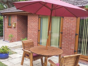 Sitting-out-area | Little Acorns, Malvern