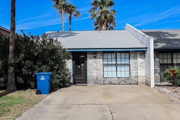 Outdoors, Shelter, Tree, House, City