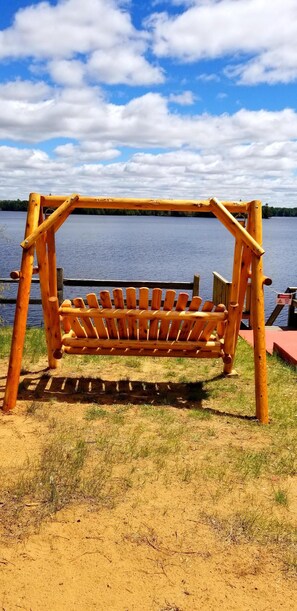 Sky Meadows Cedar log Swing