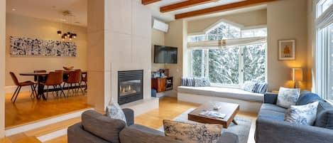 Main Floor - Living Room With Gas Fireplace