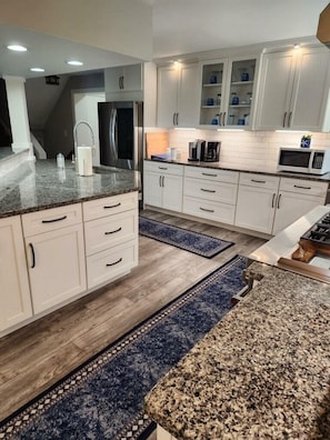 Brand new large fully stocked kitchen with everything.